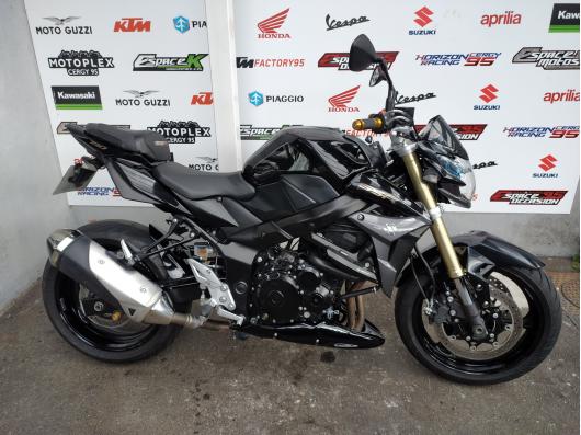 SUZUKI GSR 750